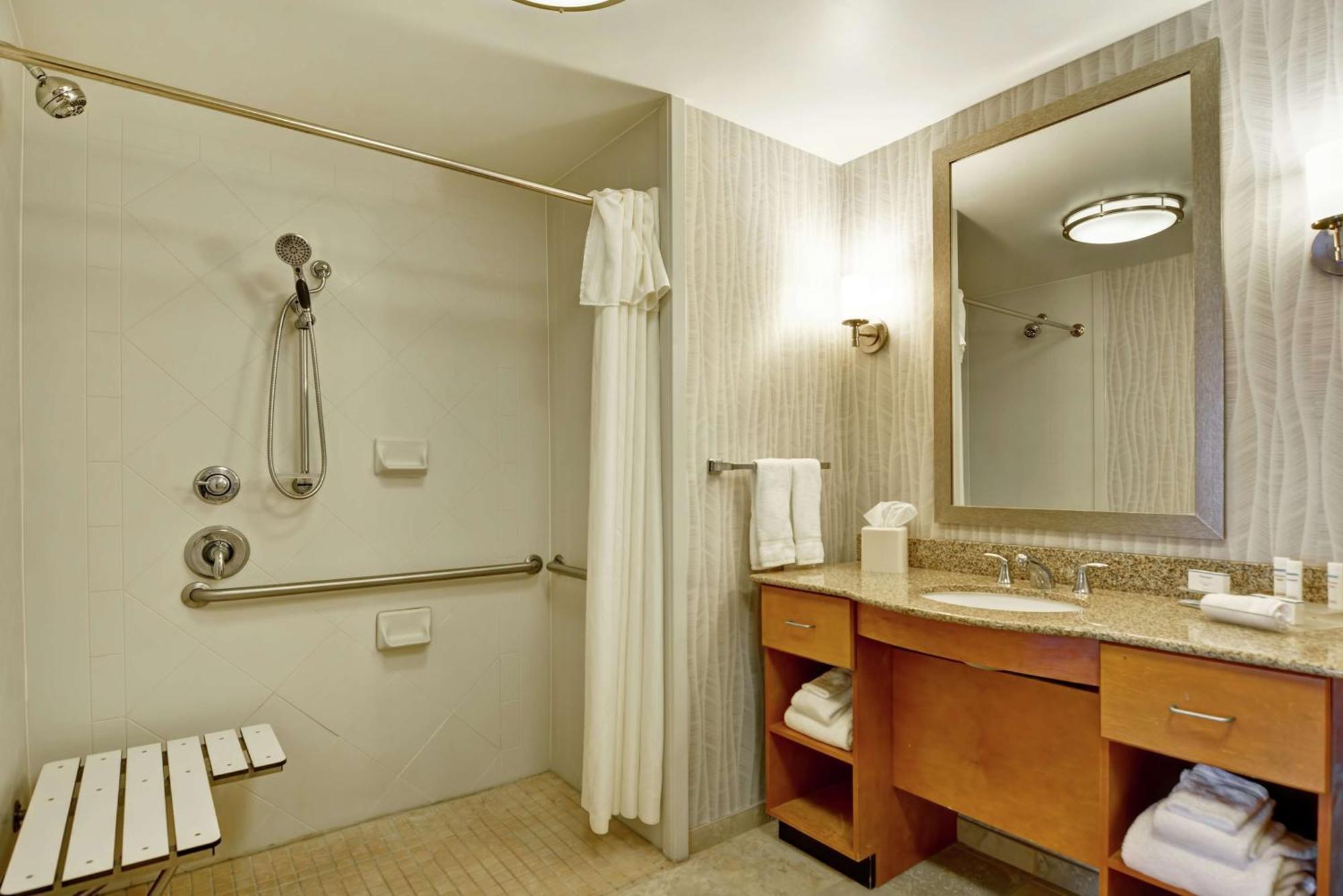 โฮมวูดสวีท บายฮิลตัน โมไบล์อีสต์เบย์ แดฟเน โฮเต็ล Hotel แดฟนี ภายนอก รูปภาพ