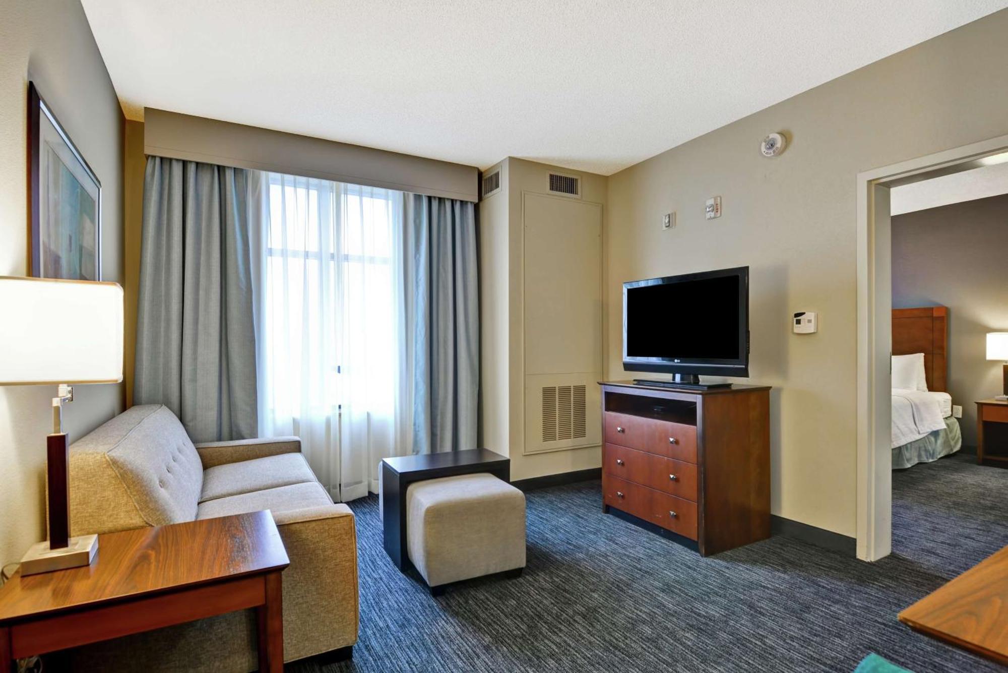 โฮมวูดสวีท บายฮิลตัน โมไบล์อีสต์เบย์ แดฟเน โฮเต็ล Hotel แดฟนี ภายนอก รูปภาพ
