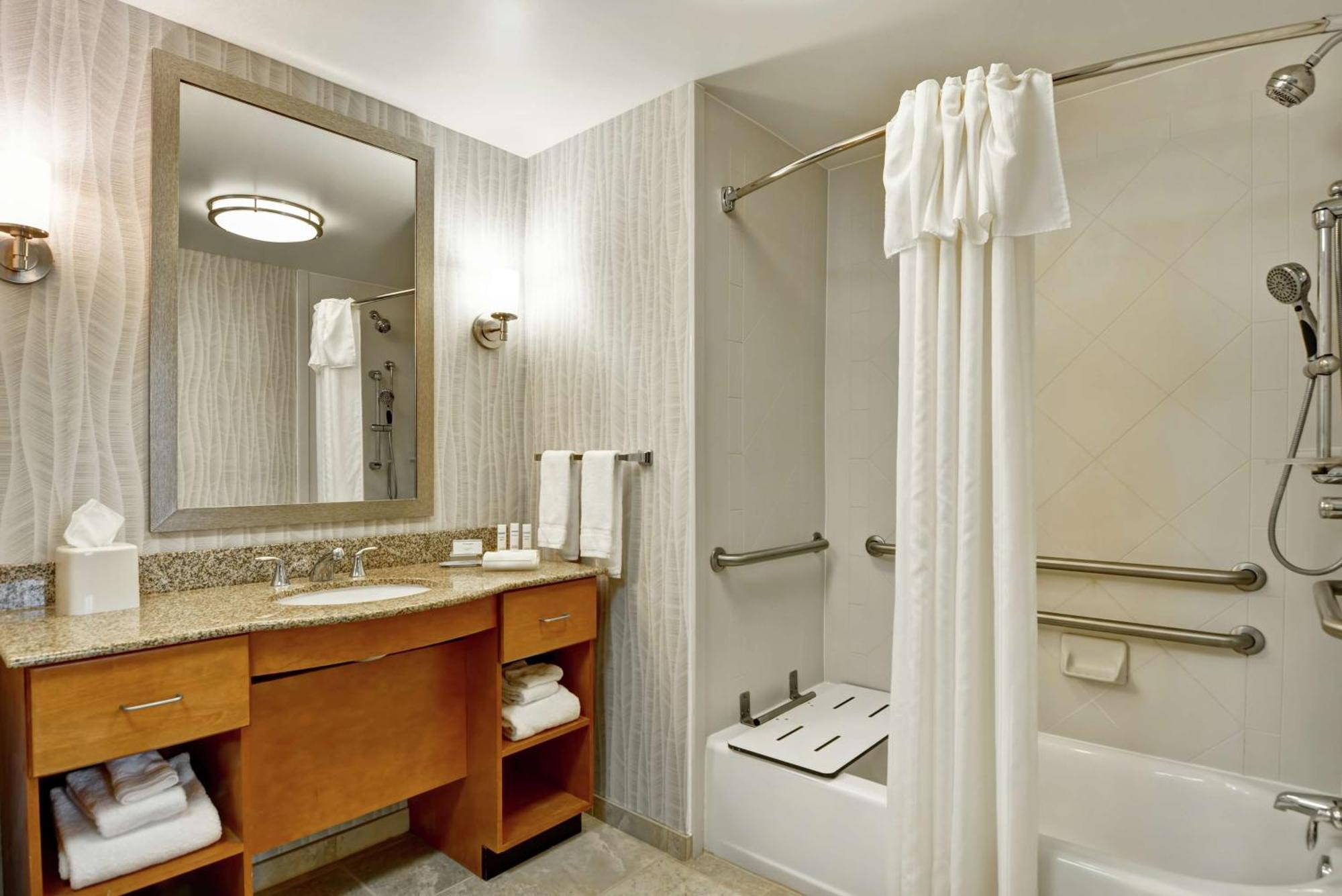 โฮมวูดสวีท บายฮิลตัน โมไบล์อีสต์เบย์ แดฟเน โฮเต็ล Hotel แดฟนี ภายนอก รูปภาพ